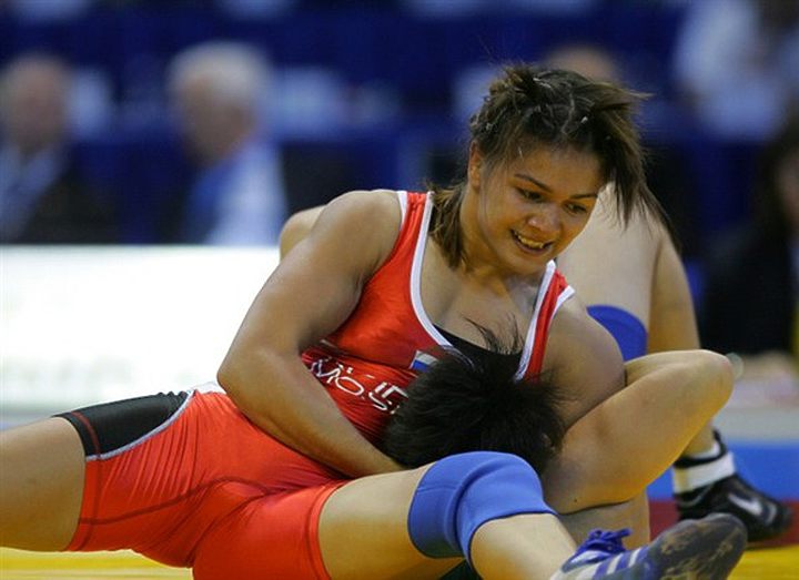 Күрес: Үш қызымыз қола медаль үшін таласады