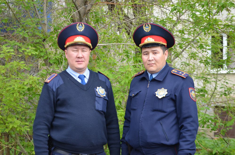 Оралдық полиция қызметкерлері қызды ажалдан құтқарды