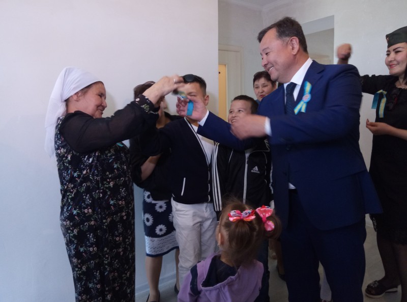 Оралдық көпбалалы отбасыларға тағы да пәтер берілді