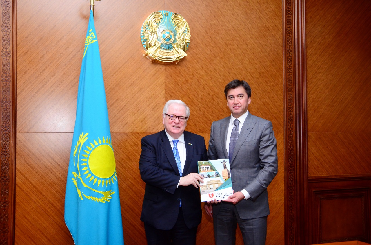 Шымкент қаласының әкімі Ұлыбритания елшісімен кездесті
