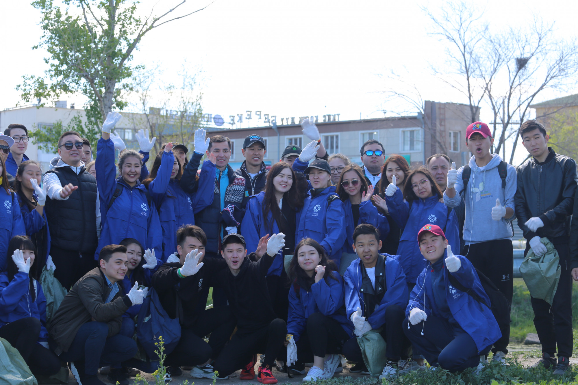 Елорда тұрғындары Сарыбұлақ өзенінің жағасын тазалады