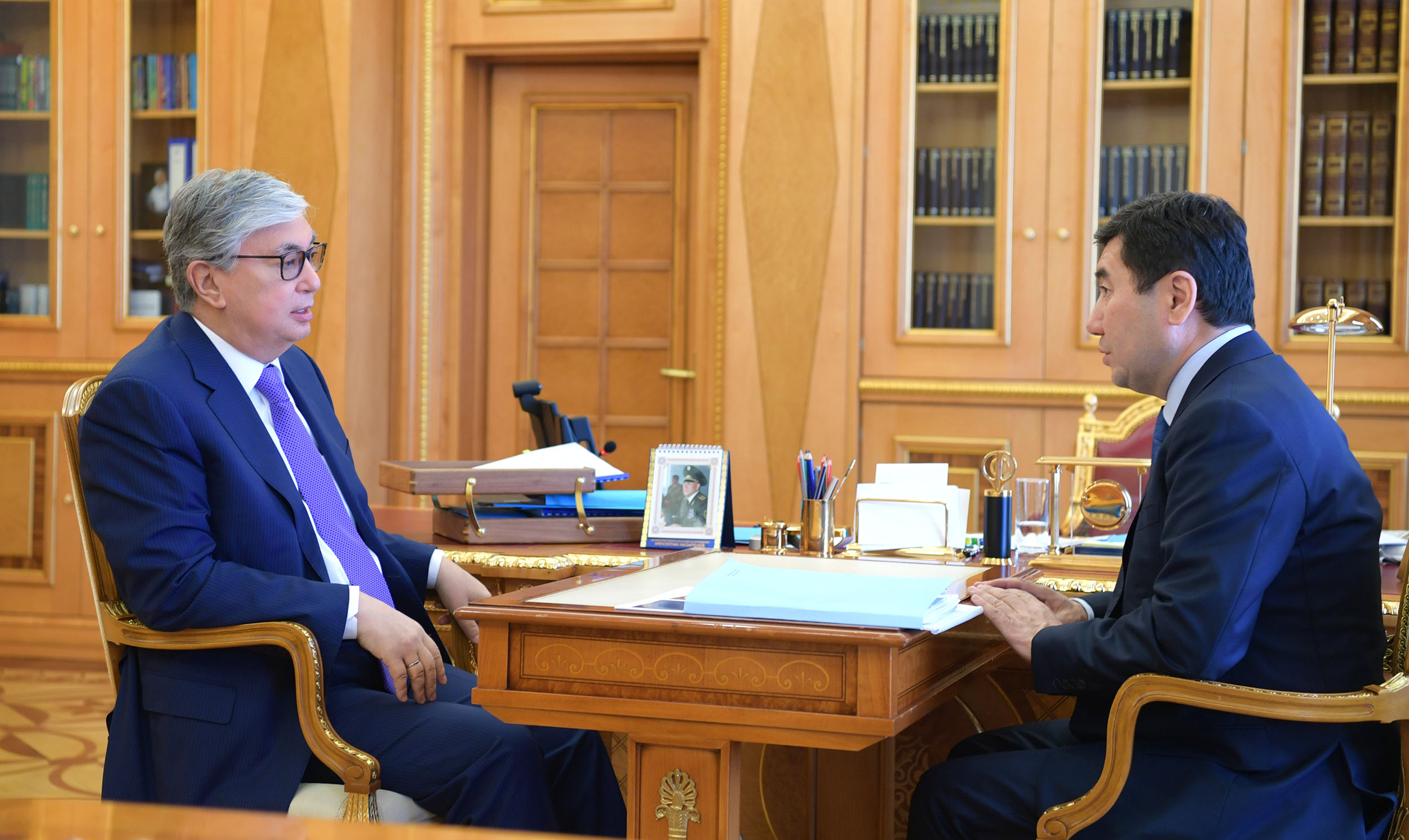 Қазақстан Президенті Қасым-Жомарт Тоқаев Қарағанды облысының әкімі Ерлан Қошановты қабылдады