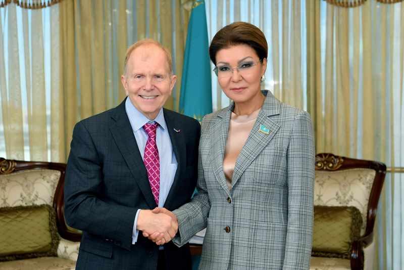 АҚШ елшісін қабылдады