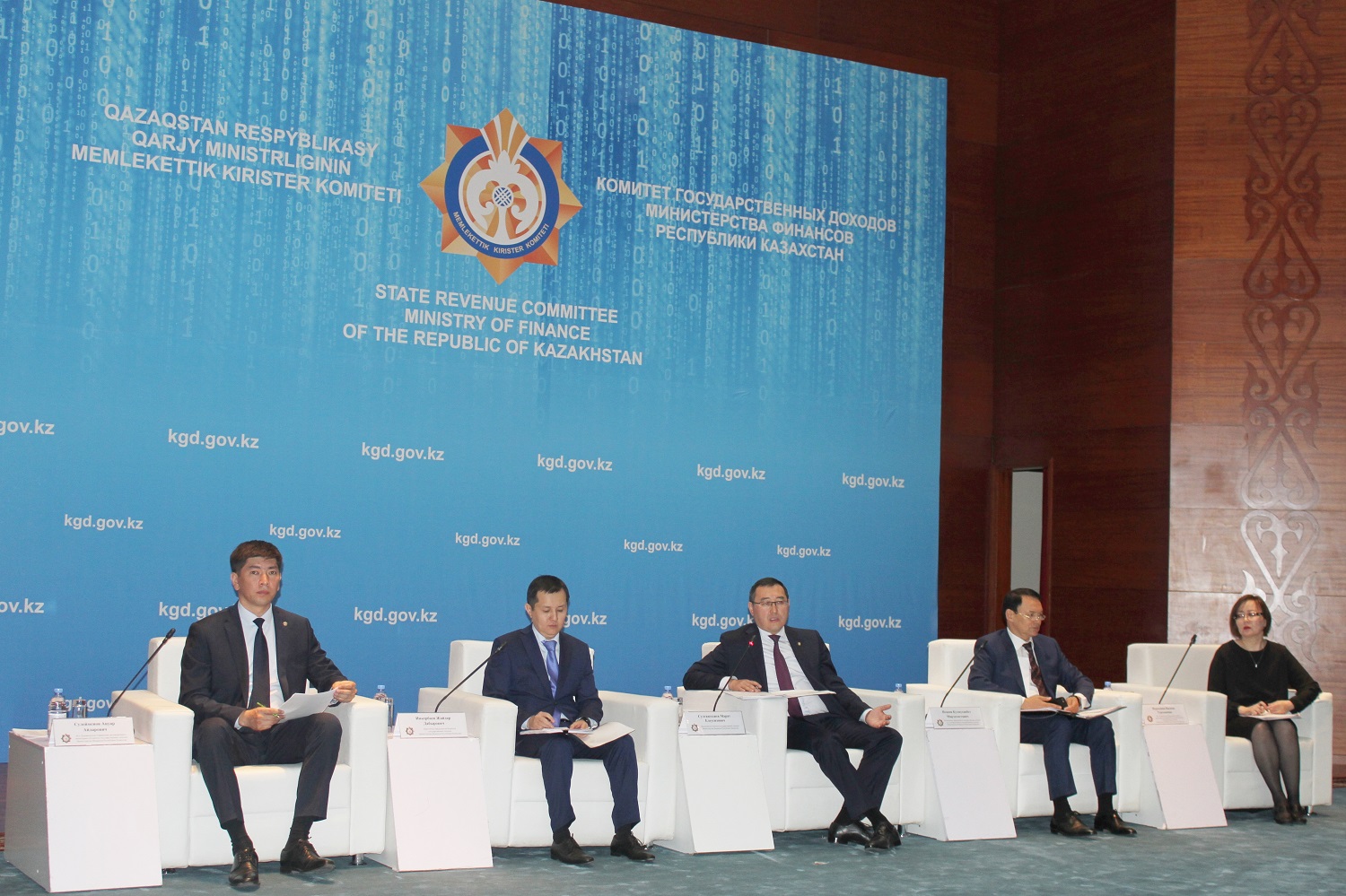 Мемлекеттік кірістер комитетінің Төрағасы астаналық салық төлеушілердің сұрақтарына жауап берді