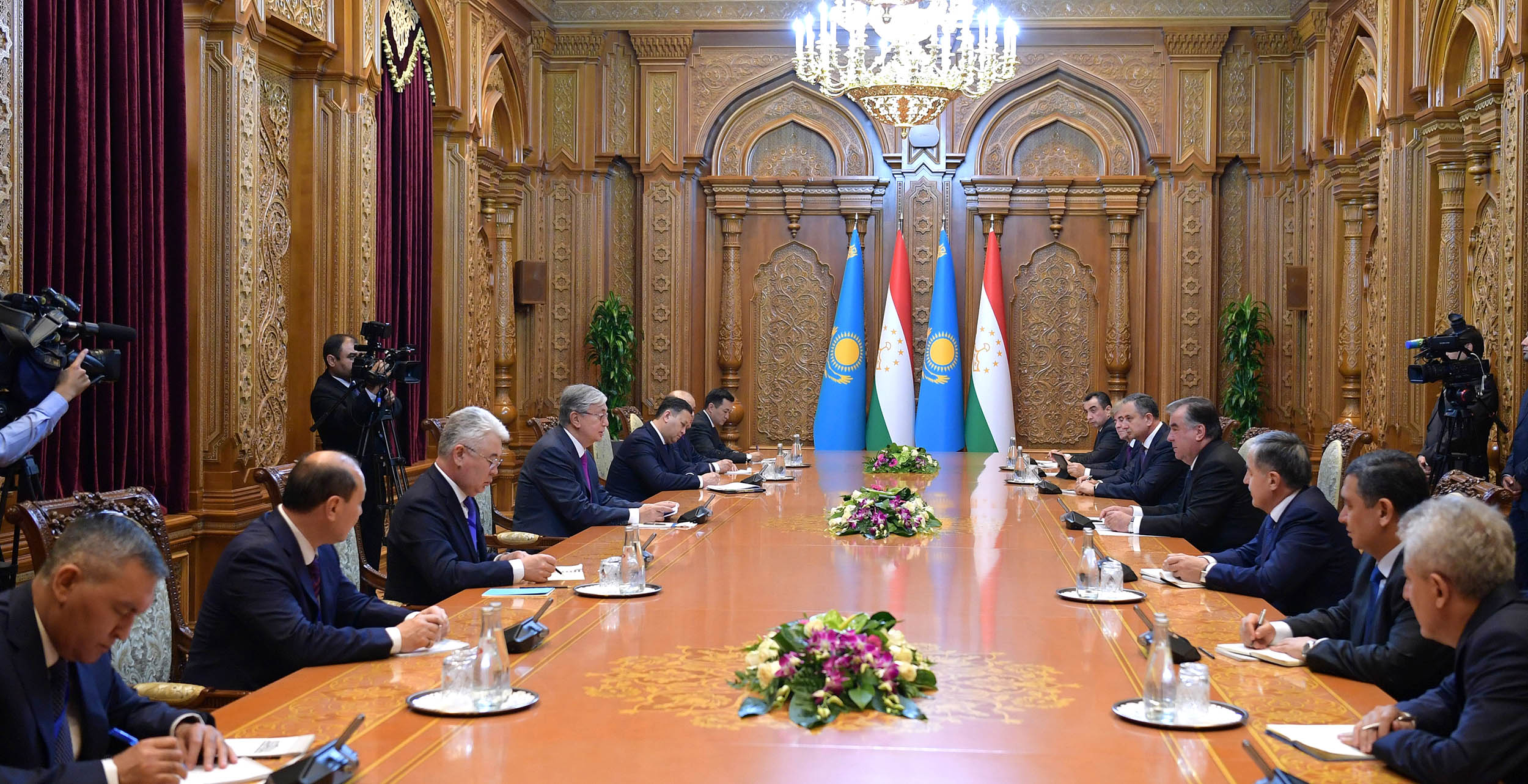 Қасым-Жомарт Тоқаев Тәжікстан Республикасының Президенті Эмомали Рахмонмен кездесті