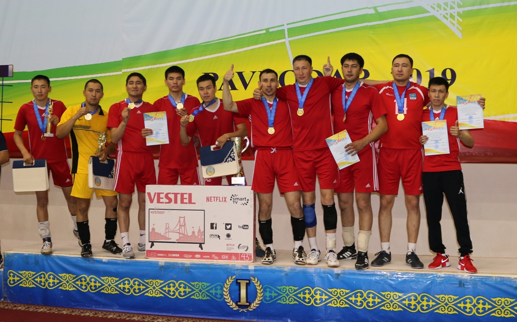 Команда капитаны ауыл әкімі бастаған мемлекеттік қызметшілер жеңіске жетті