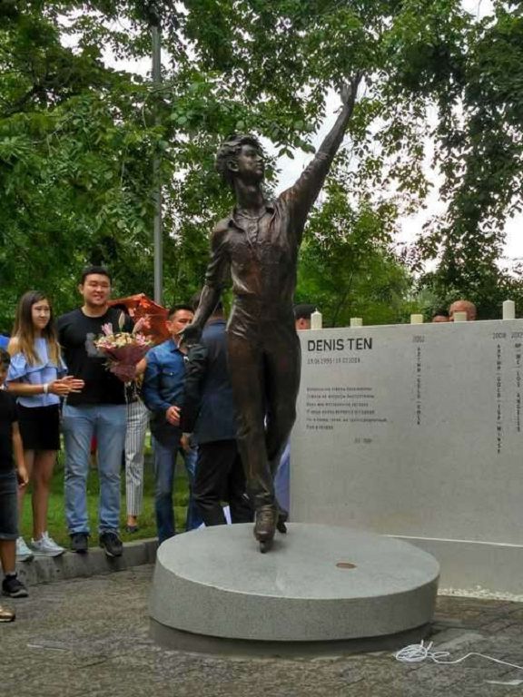 Көкке қол созған саңлақ