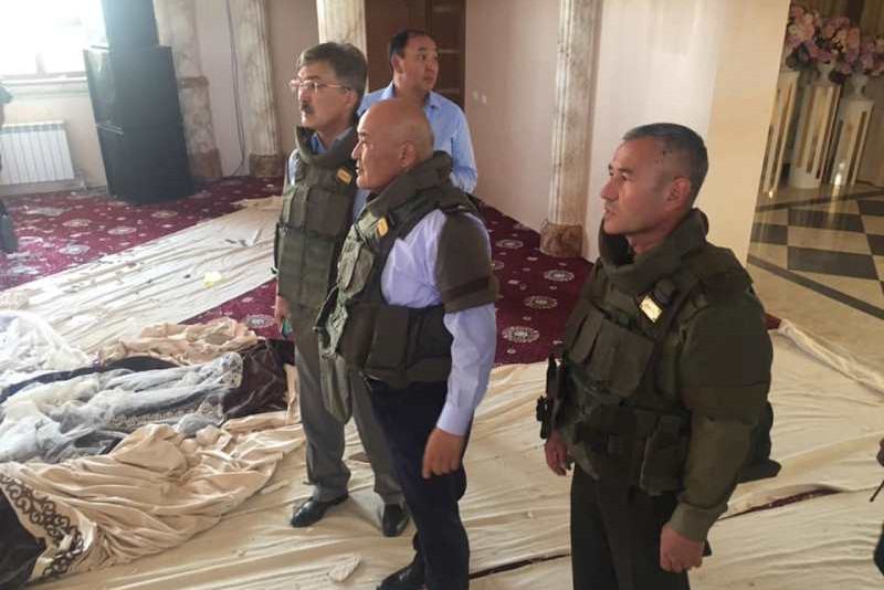 Өмірзақ Шөкеев Арыста бүлінген әлеуметтік нысандарды аралап шықты