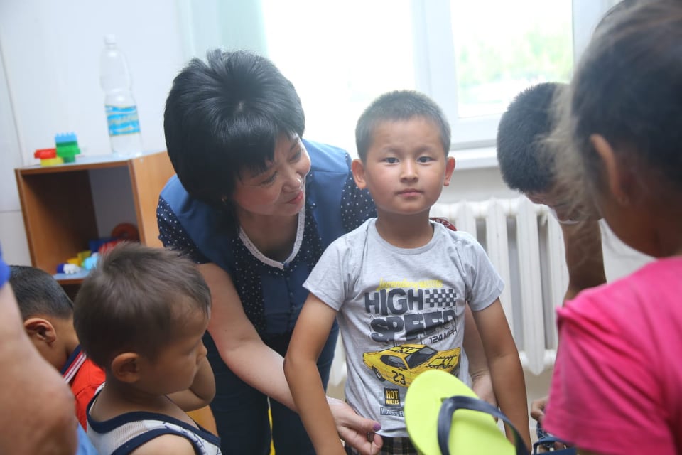 Алматылық ұстаздар гуманитарлық сапарға шықты