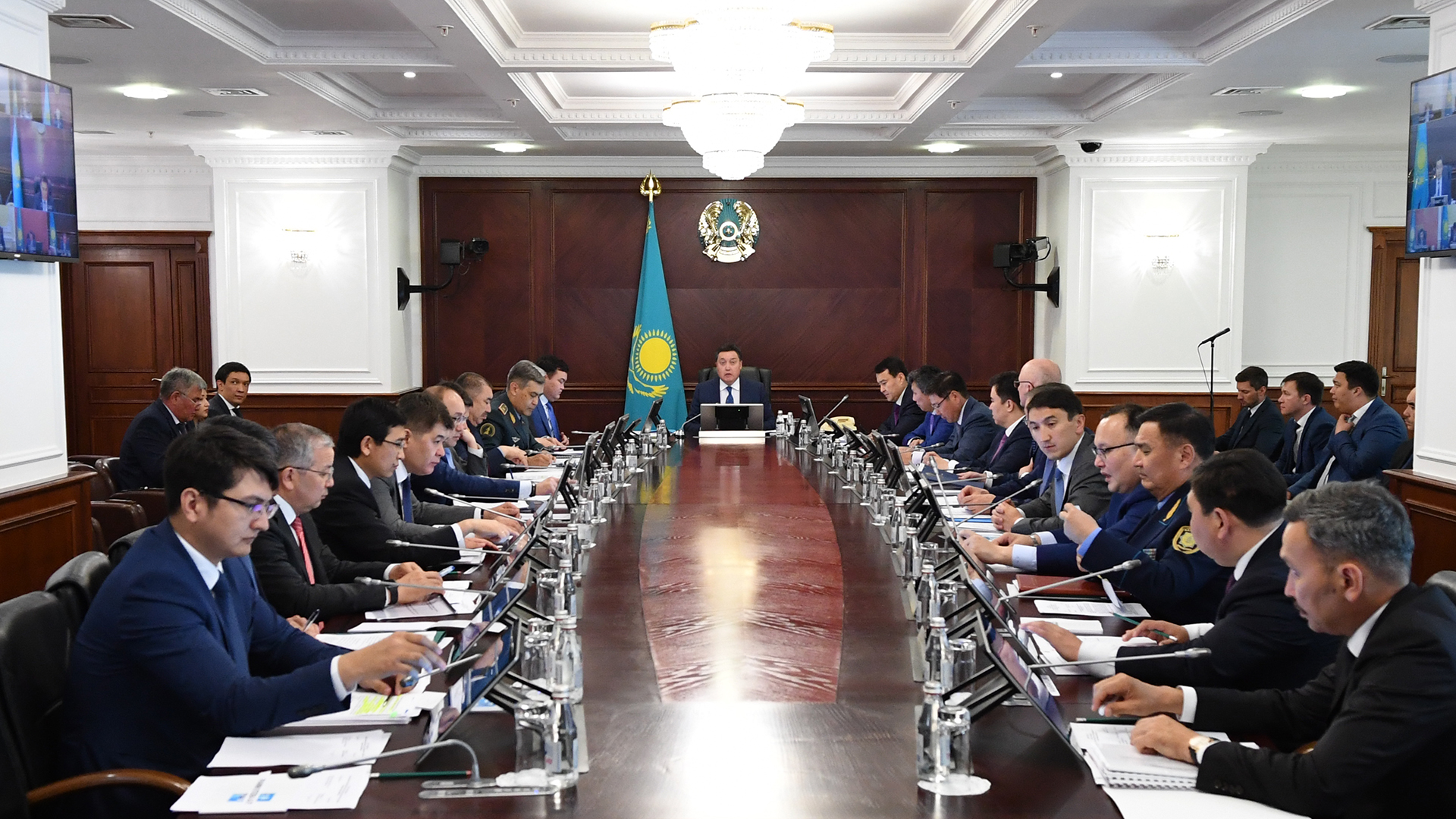 Асқар Мамин ҚР Президенті жанындағы Цифрландыру мәселелері жөніндегі комиссия отырысын өткізді