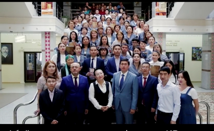 Абай жырларын оқу эстафетасын Ұлттық академиялық кітапхана ұжымы жалғастырды