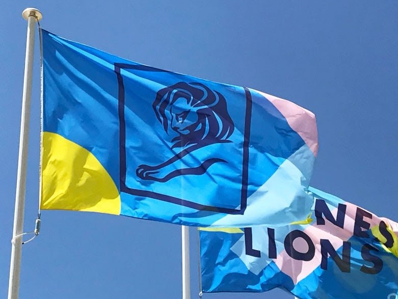 Әлемдік креативті қауымдастық түтінсіз болашақ үшін