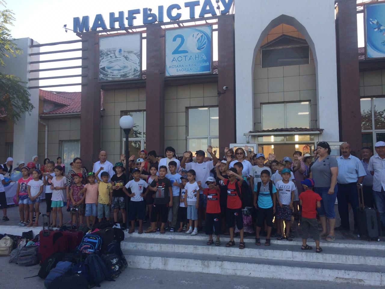 Арыстық 100 бала Каспий жағалауындағы лагерге демалуға келді