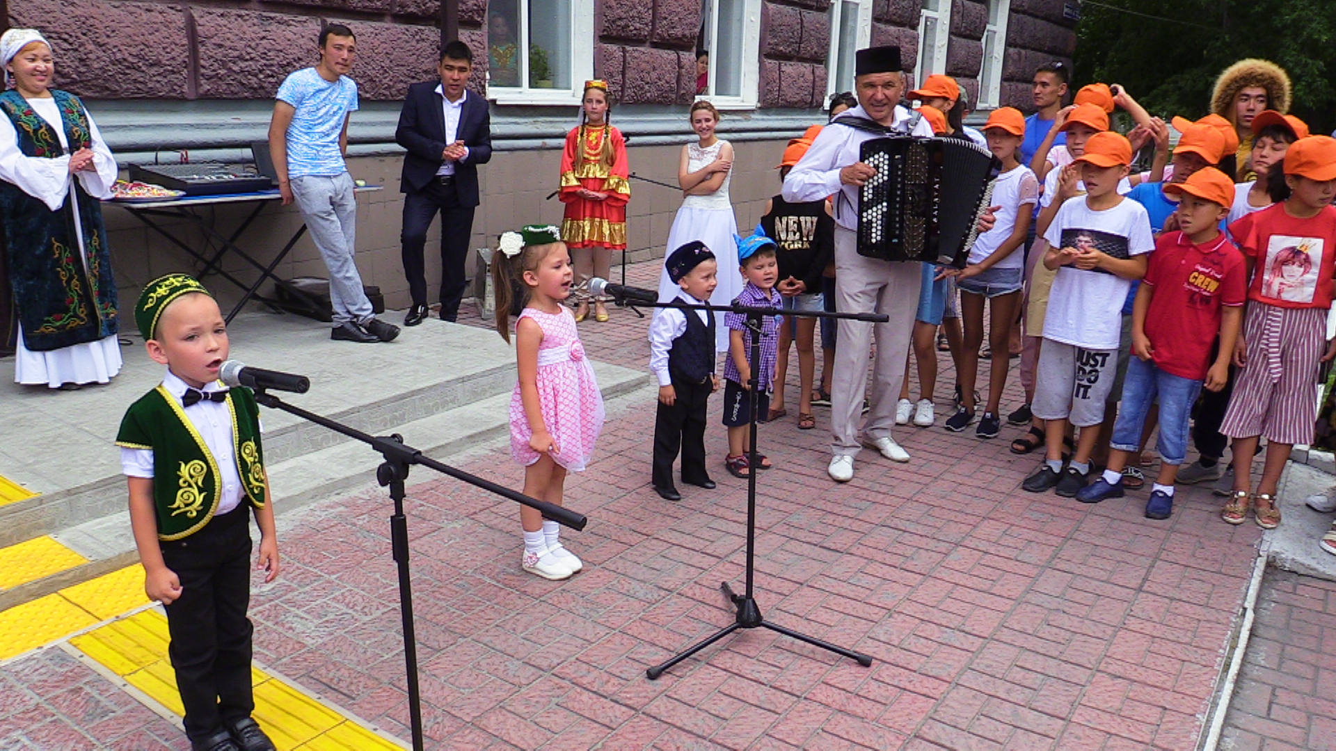 Семейліктер «Арыс, біз біргеміз!» акциясына қатысуда