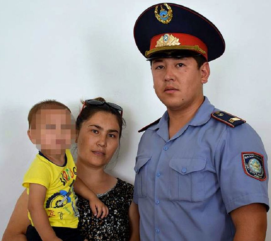 Полицей сәбиді құтқарып қалды