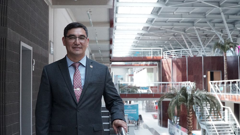 Гарвард түлегі СДУ ректоры болып тағайындалды