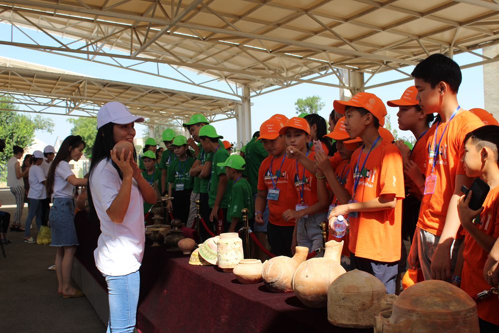 Көне шаһардың көрікті жерлерін тамашалады