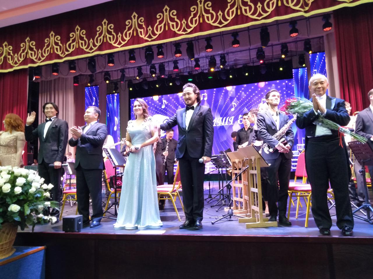 Шәмшінің ұлы Мұхтар Қалдаяқов Қостанайға ән тарту етті