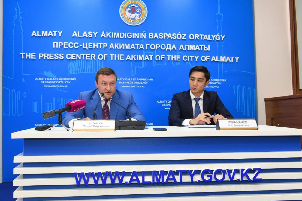 Алматы аудандарының басшылары жүзеге асқан жұмыстар бойынша есеп беріп жатыр