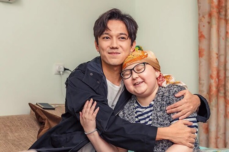 Димаш ауыр дертке шалдыққан татар қызымен кездесті