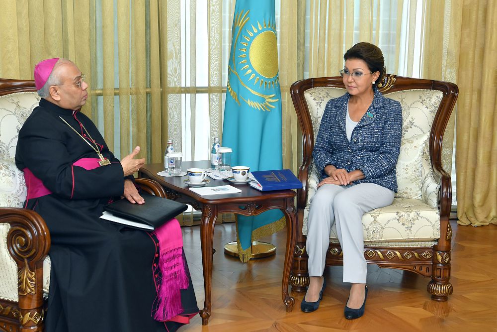 Дариға Назарбаева Апостол Нунцийін қабылдады