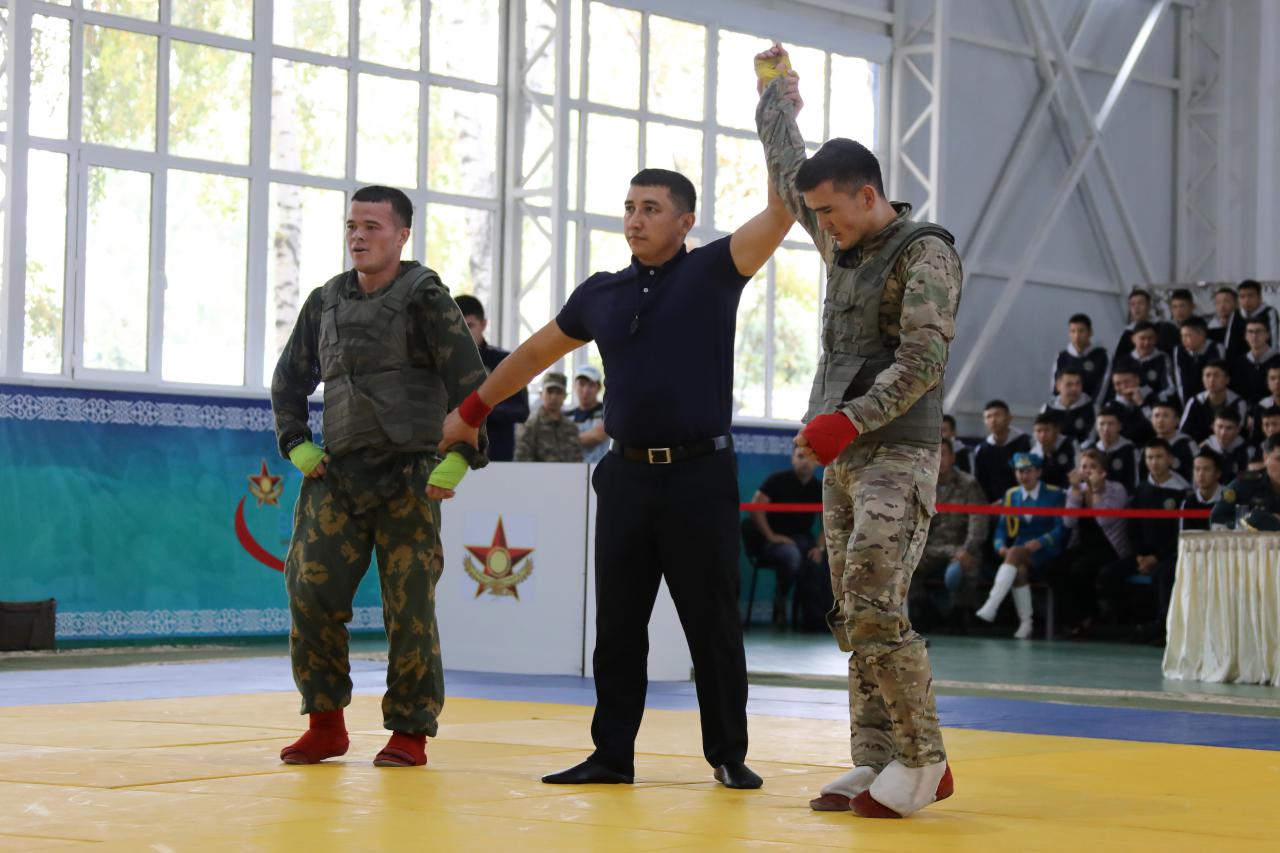 Сарбаздар сайысқа түсті