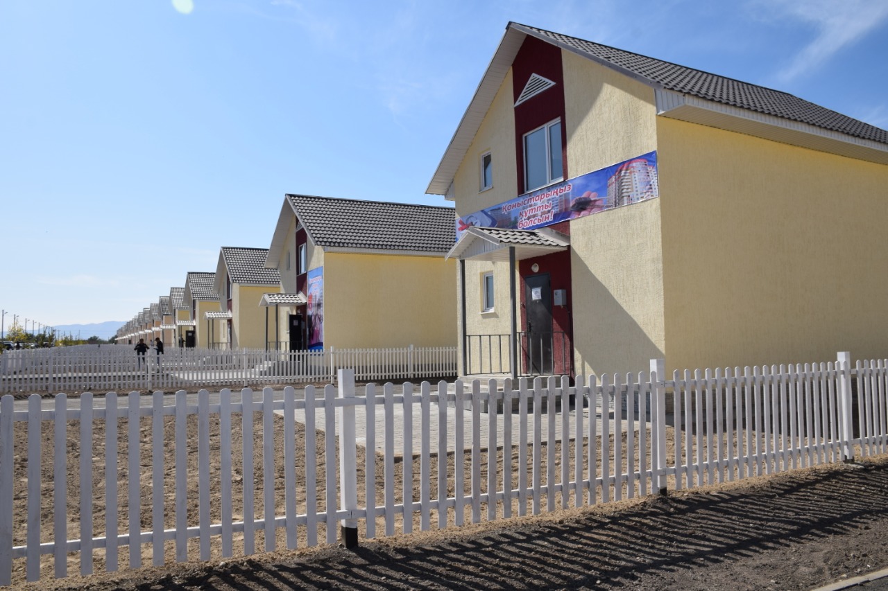 Қала күнінде 100 отбасы коттедж кілтін алды