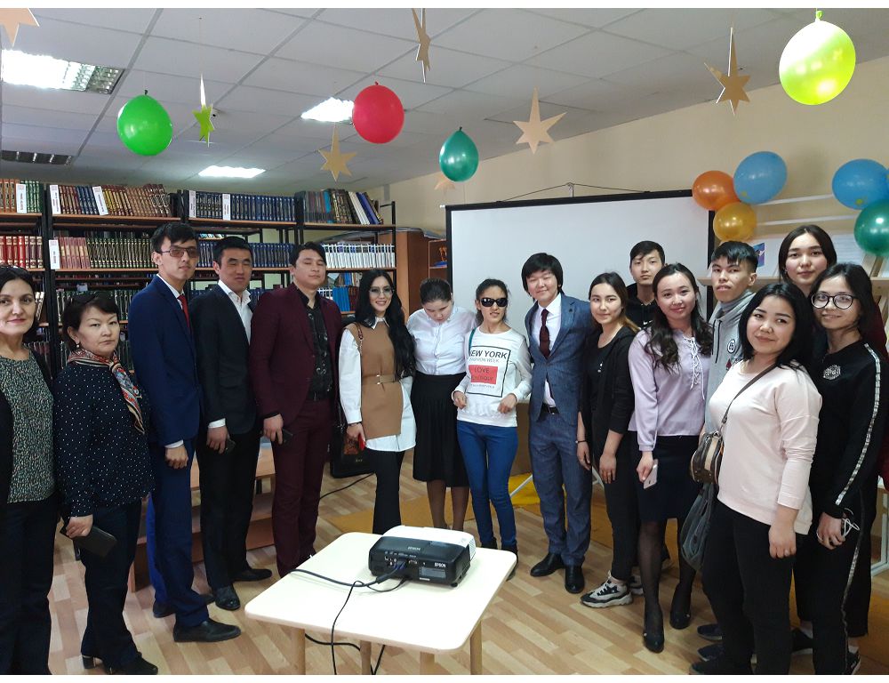 Көздері ғаріп болғанмен,  көңілдері жарық