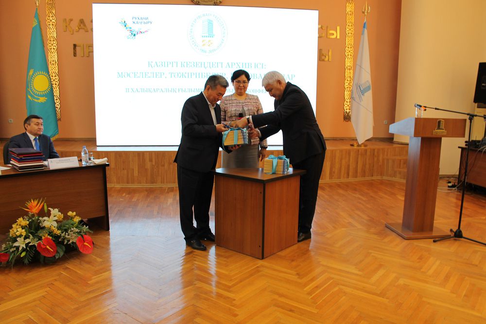 Президент Архивіне – 25 жыл