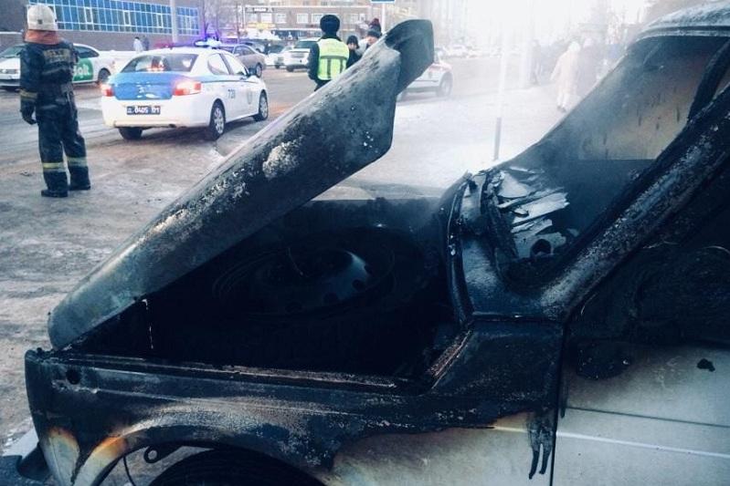 Елорда орталығында автокөлік өртенді