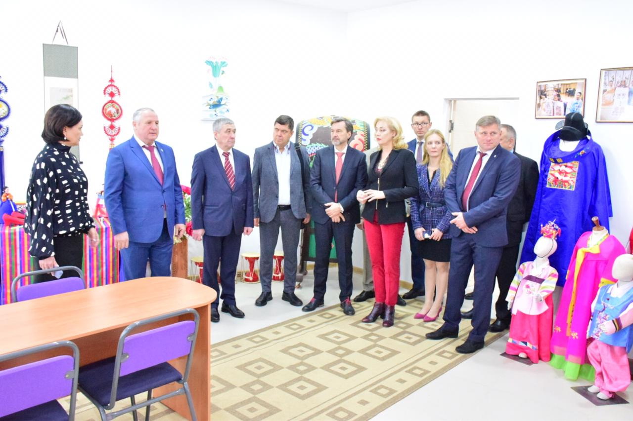 Достық үйіндегі бизнес-форум