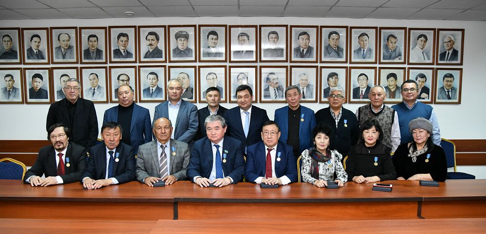 «Егеменнің» ардагерлері мерейтойлық медальмен марапатталды (фоторепортаж)