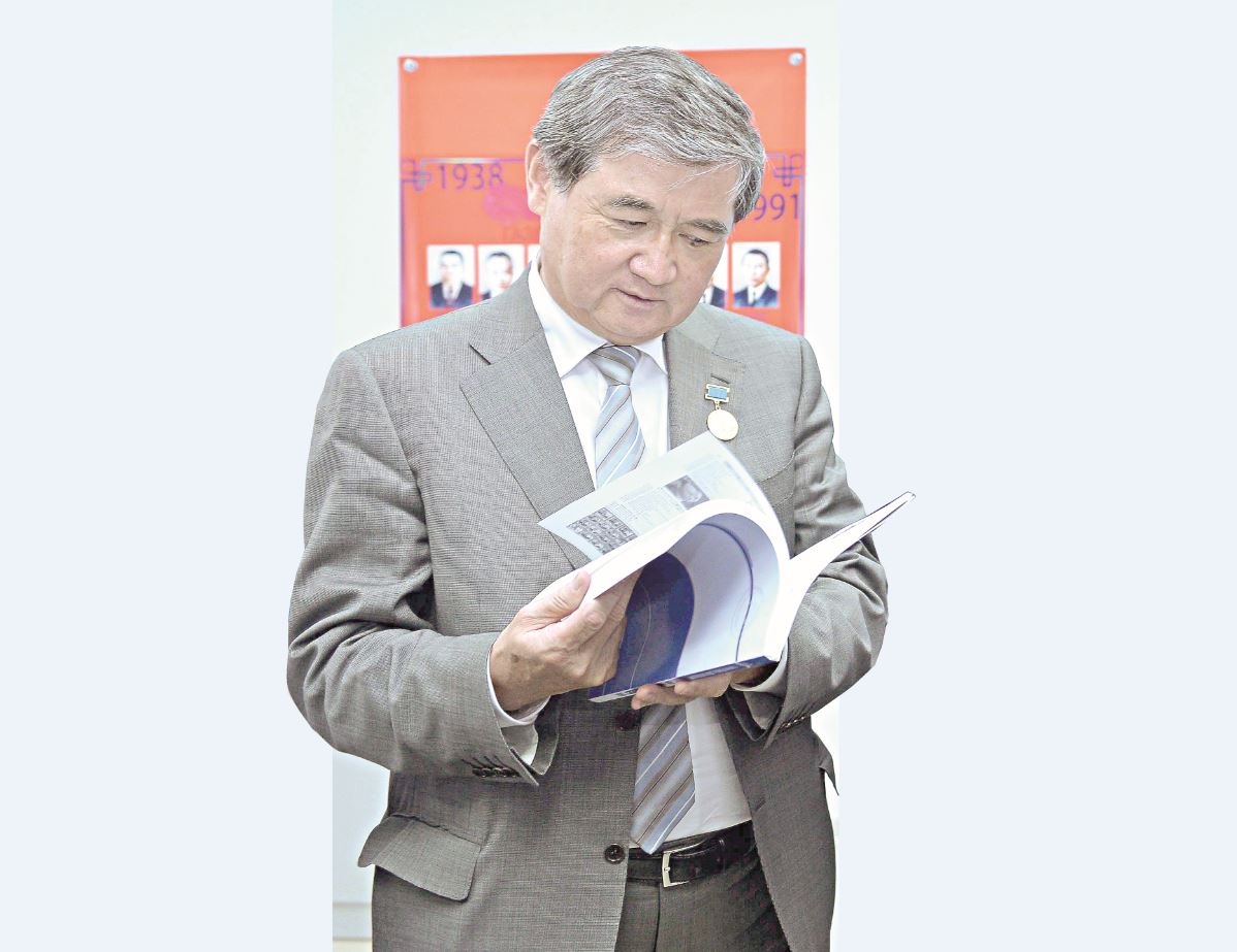 Сауытбек АБДРАХМАНОВ: Азамат еткен «Егемен», ардақтамайын неге мен?