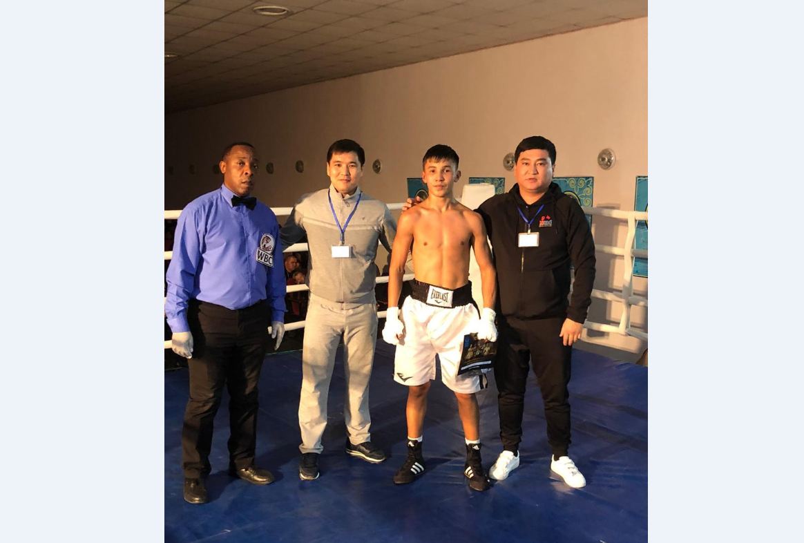 Қараойда кәсіпқой бокстан жарыс өтті