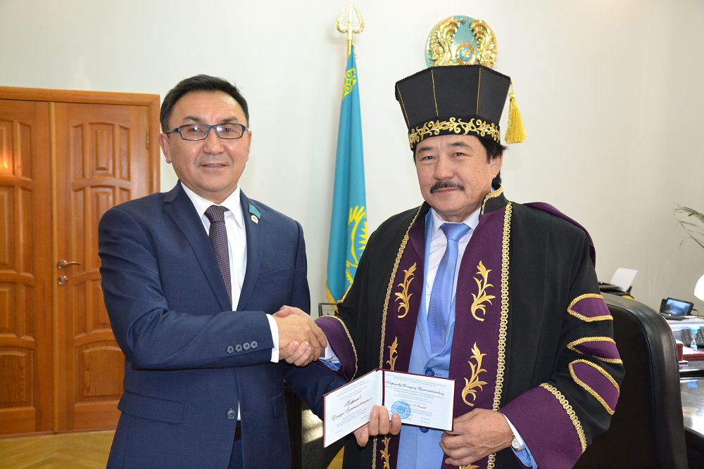 Композитор Донеділ Қажымов құрметті профессор атанды