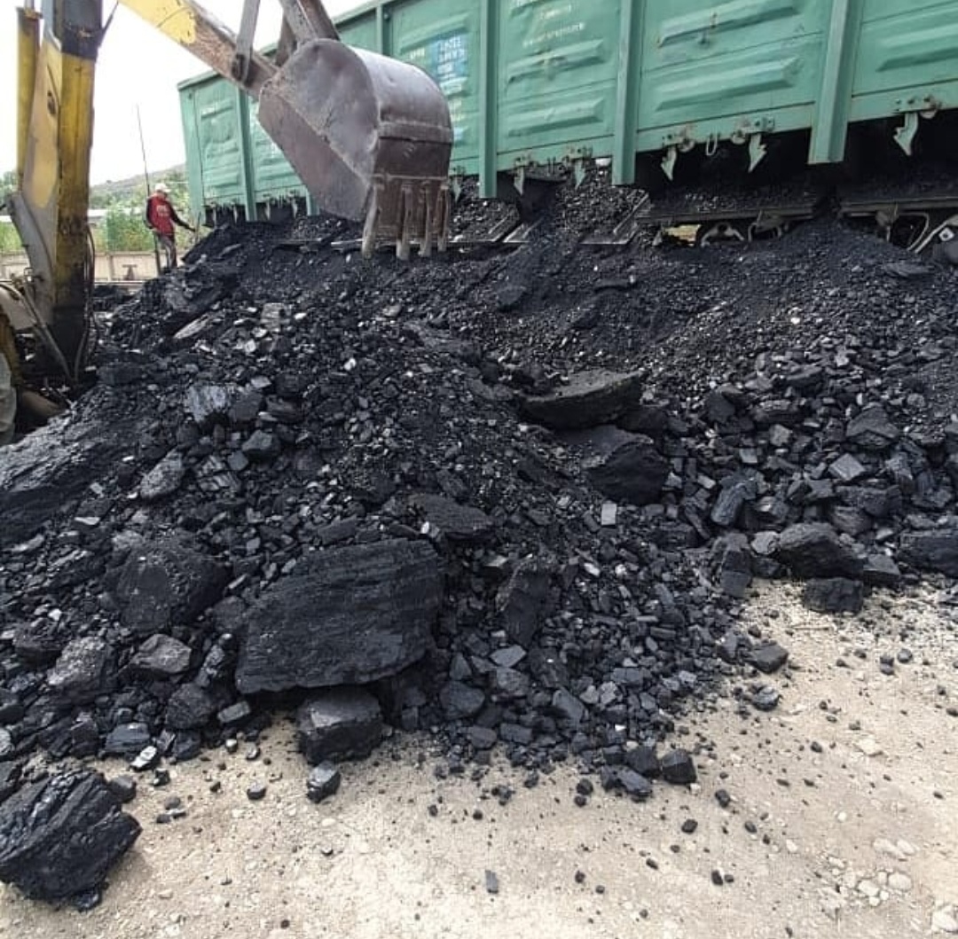 Глубокое ауылында көмір базасы жұмыс істеп тұр