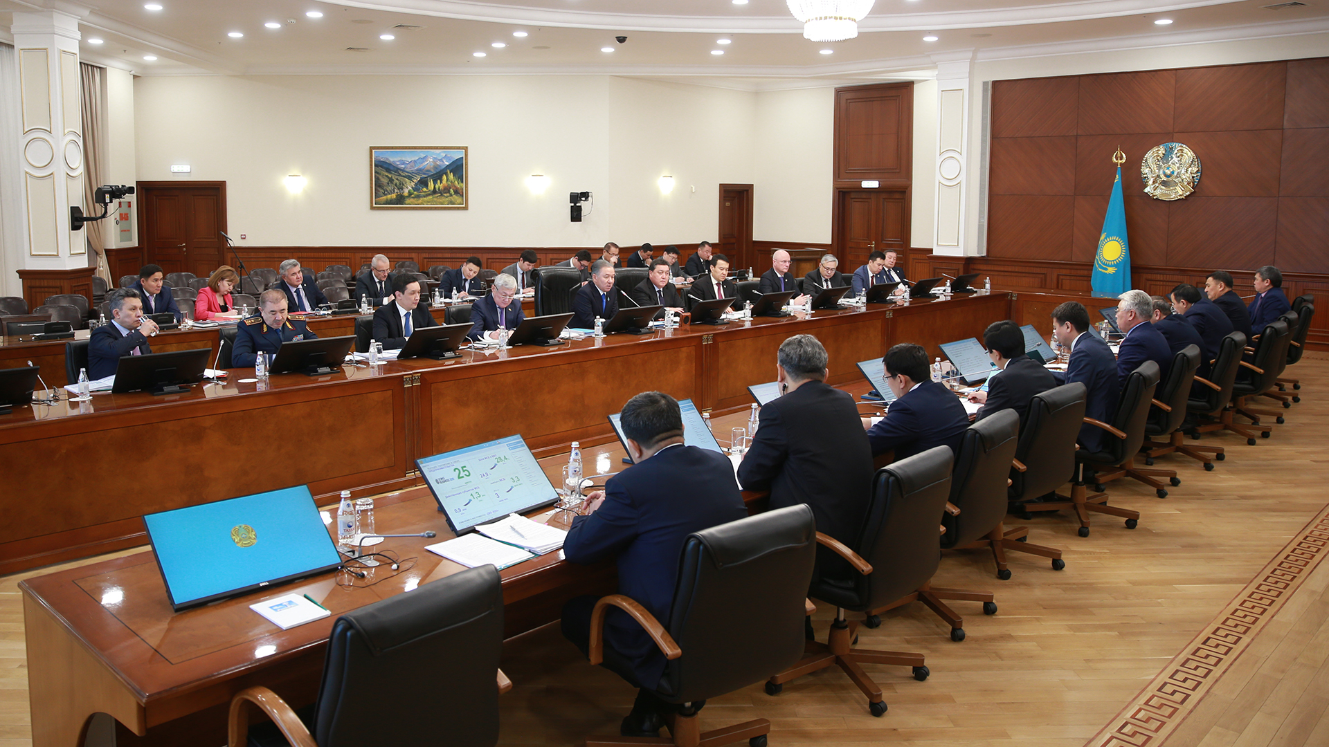 Асқар Мамин Жаңғырту жөніндегі ұлттық комиссия отырысын өткізді