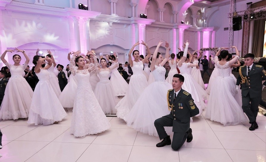 Қыздар университеті сырқат сәбидің еміне қайырымдылық балын өткізді