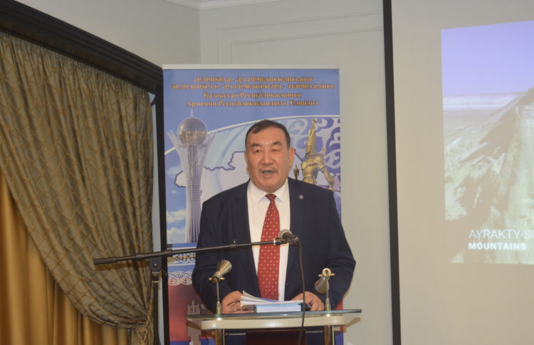 Абай мен Жамбыл шығармалары армян тіліне аударылды
