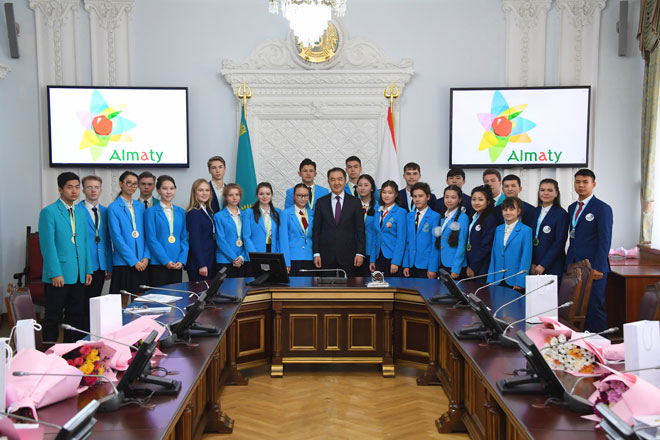 Алматы әкімі зияткерлік және шығармашылық олимпиадалардың жүлдегерлерін құттықтады