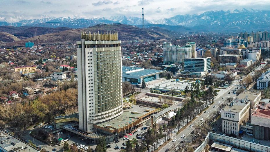 Жас өнерпаз Алматыға ән арнады