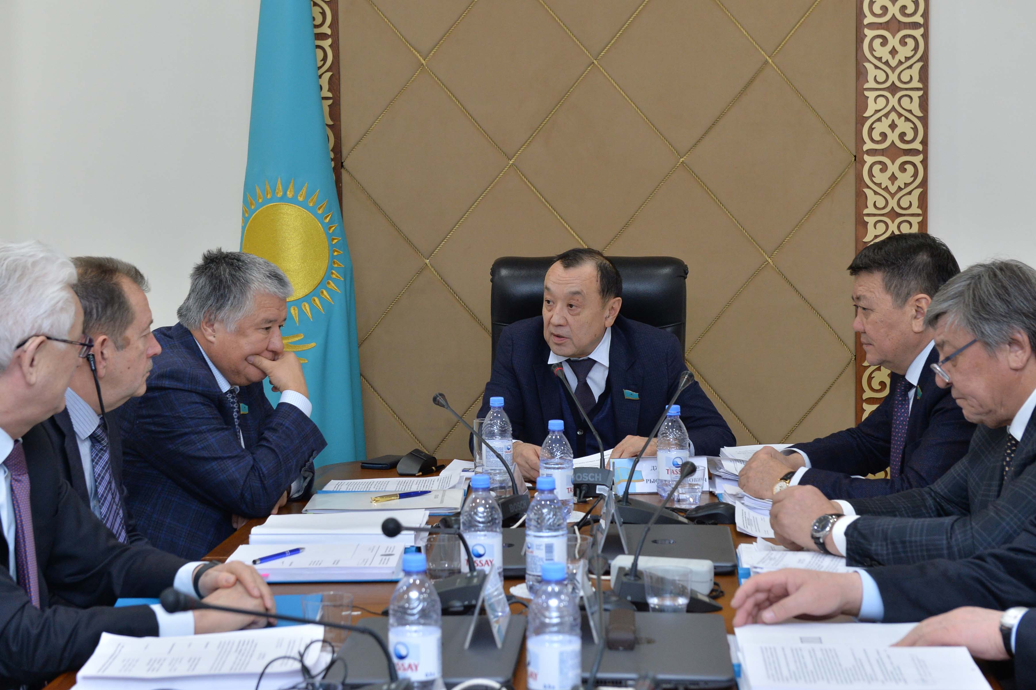 Мәжілісте бірқатар заң жобасы талқыланды