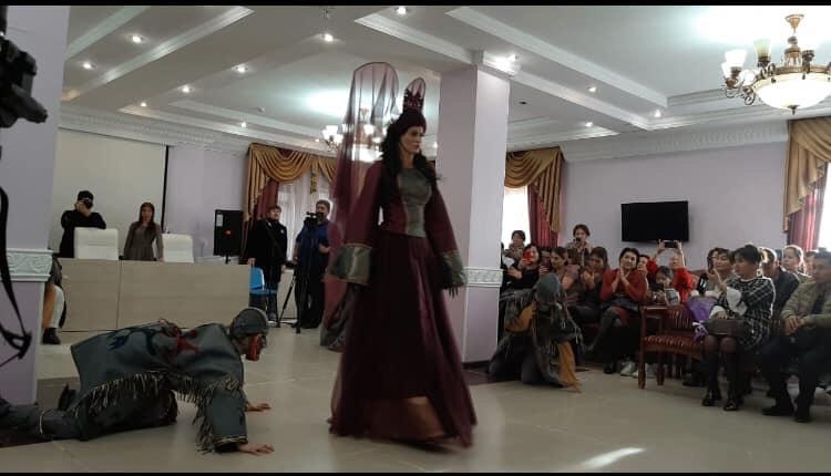 С.Қондыбай шығармалары кейіпкерлері сән-көрсетілімде сомдалды