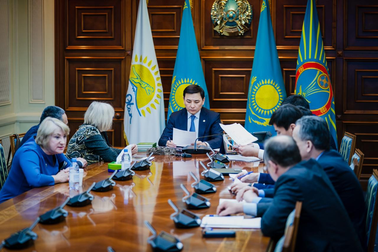 Алтай Көлгінов қабылдауға жазылған азаматтармен кездесті