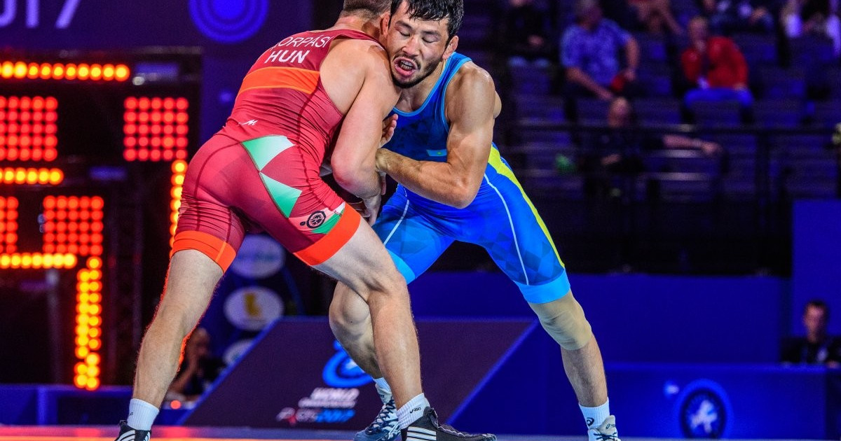 Ол мені әдемі секс үшін өз орнына апарады (секс видео) Такси порно онлайн көру