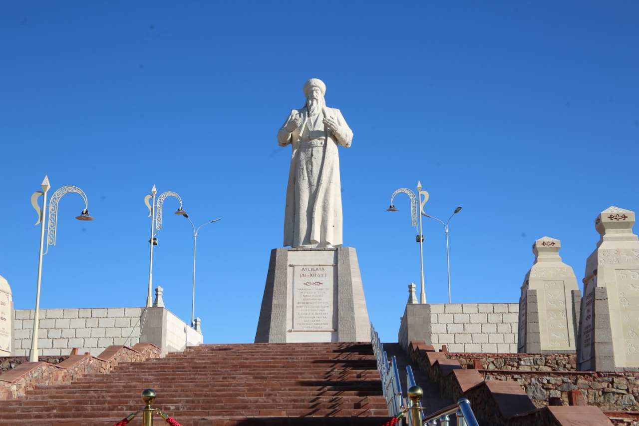 Әдемі миниондар секс Гаремдік секс