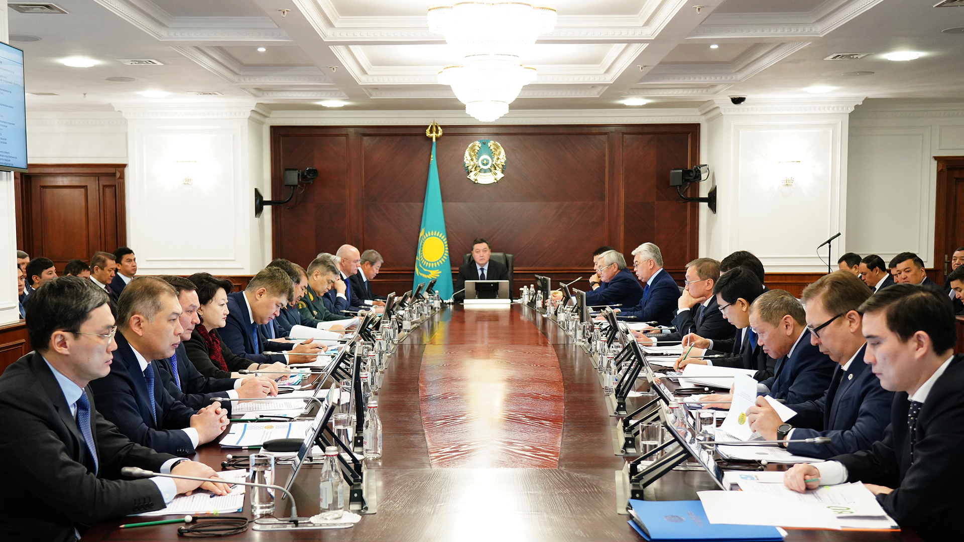 Үкімет Мемлекет басшысының тапсырмаларын іске асыру жөніндегі шараларды қарады