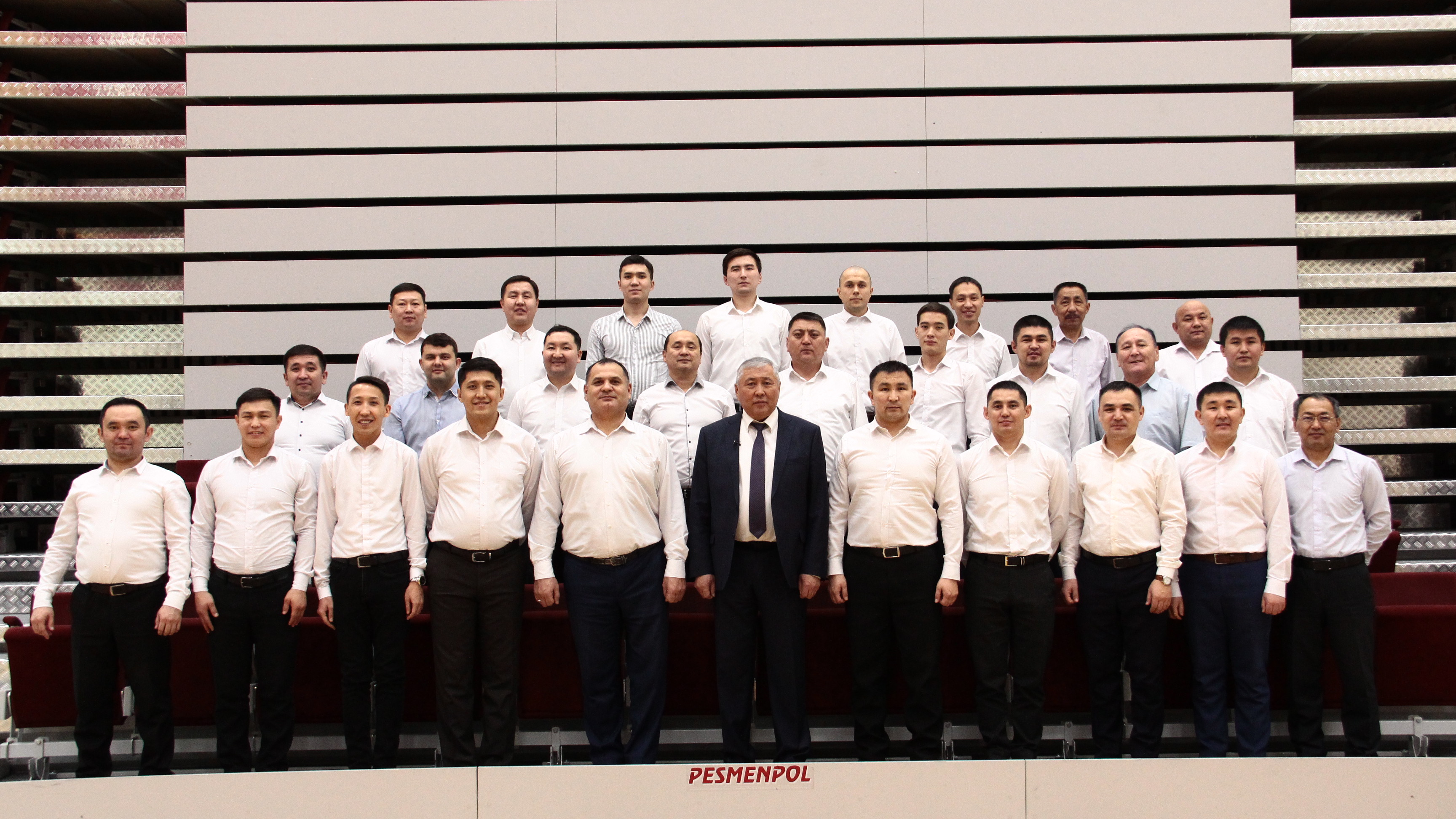 Семейлік ұстаздар Абай әнін орындады