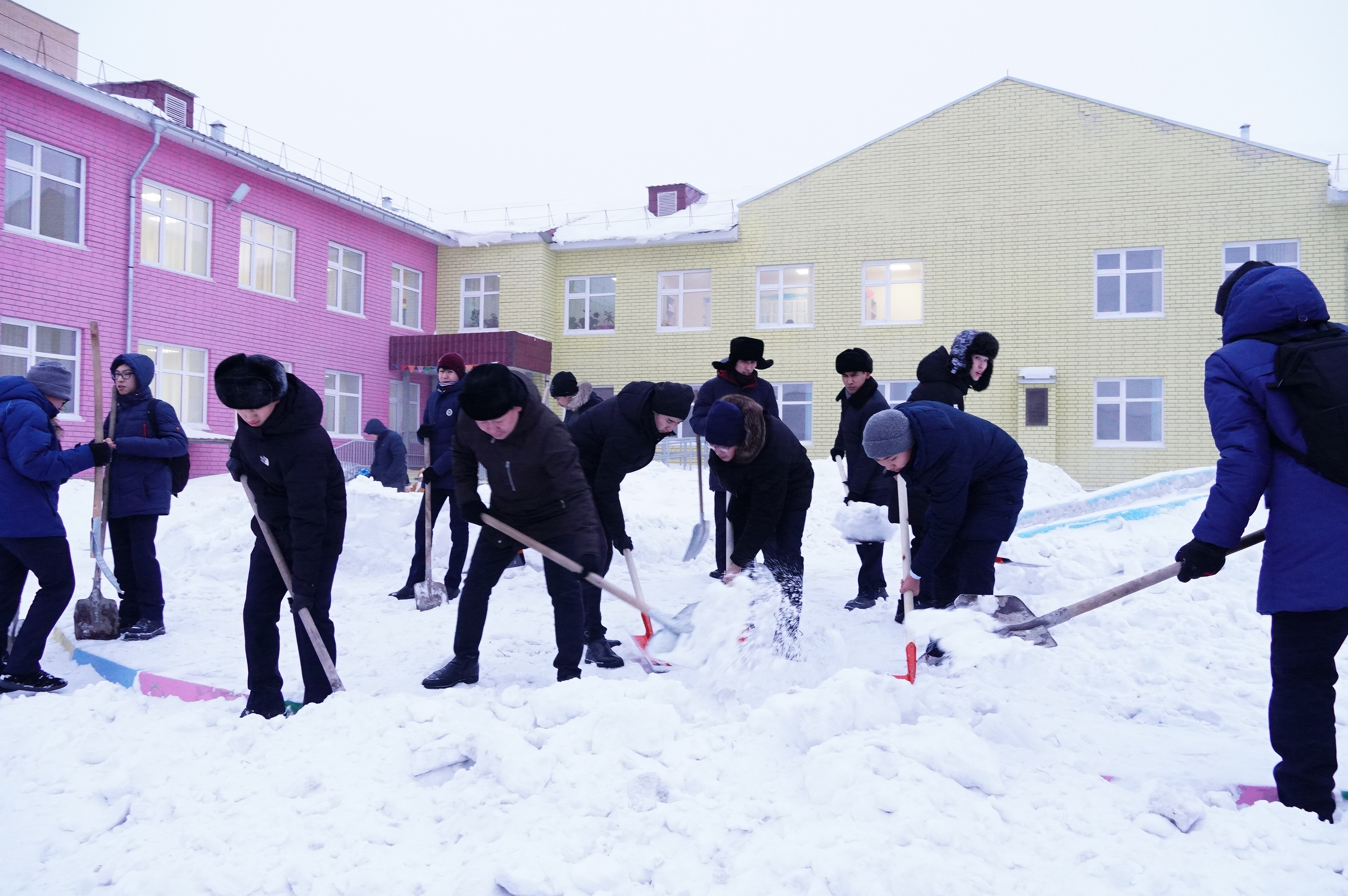 «Ақылтай» балабақшасының айналасы қалың қардан аршылды