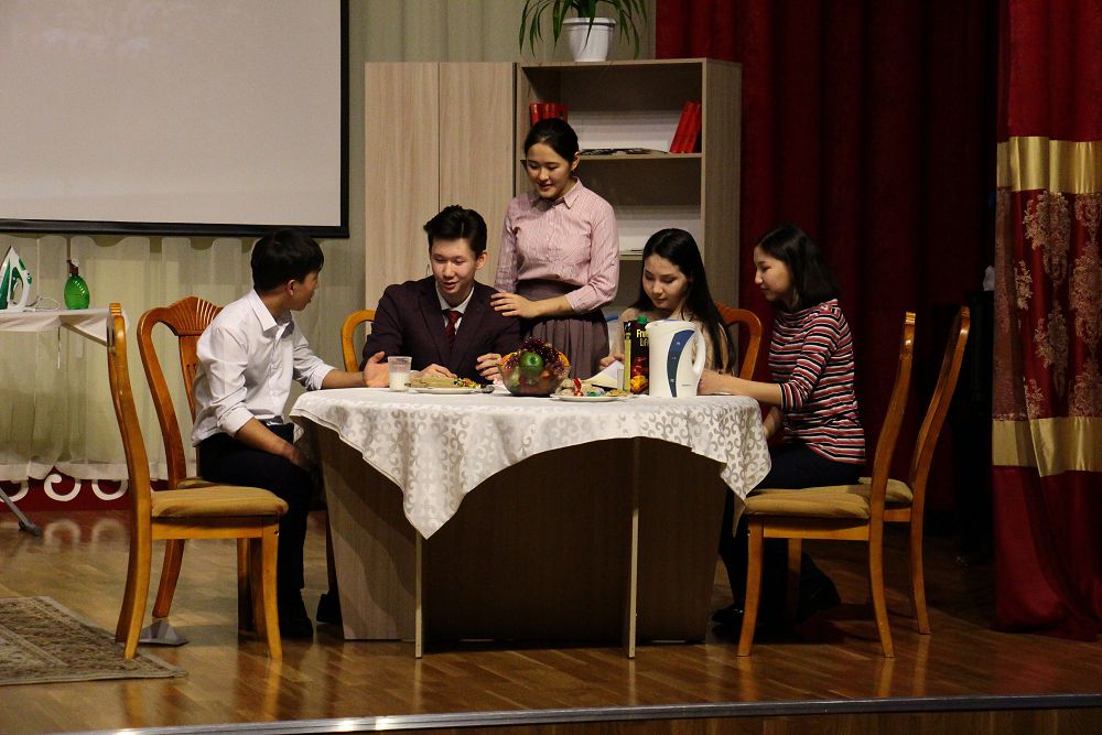 Жазушы Дулат Исабековтың «Әпке» драмасы сахналанды